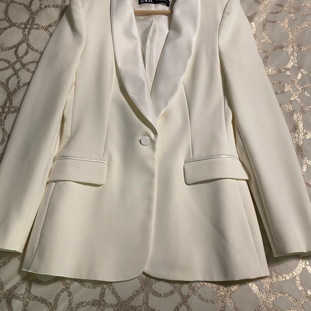 Zara Women's White Blazer Jacket, with satin collar.